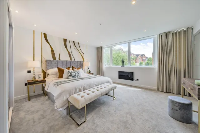 Rosemount Avenue, West Byfleet, KT14, photo 3