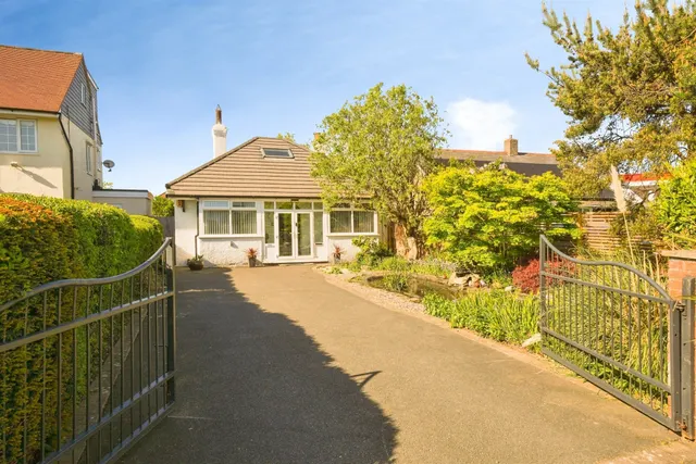 Greasby Road, Greasby, Wirral, photo 1