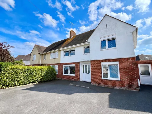 Fleets Lane, Poole, BH15, photo 1