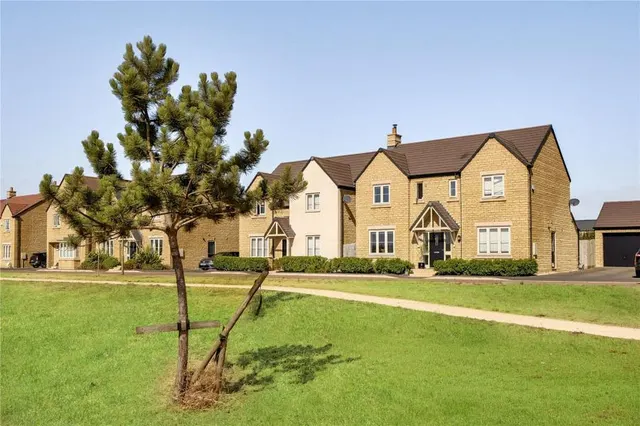 Hurricane Close, Witney, OX29, photo 2