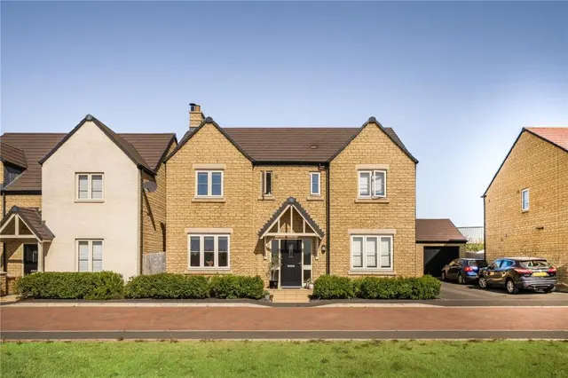 Hurricane Close, Witney, OX29, photo 1