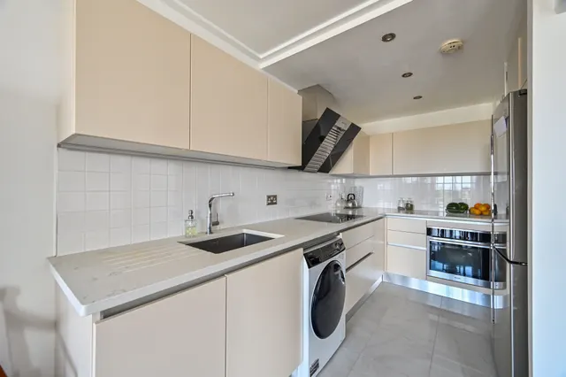 Photo 3 — Flat 32 Naxos Building, 4 Hutchings Street, London