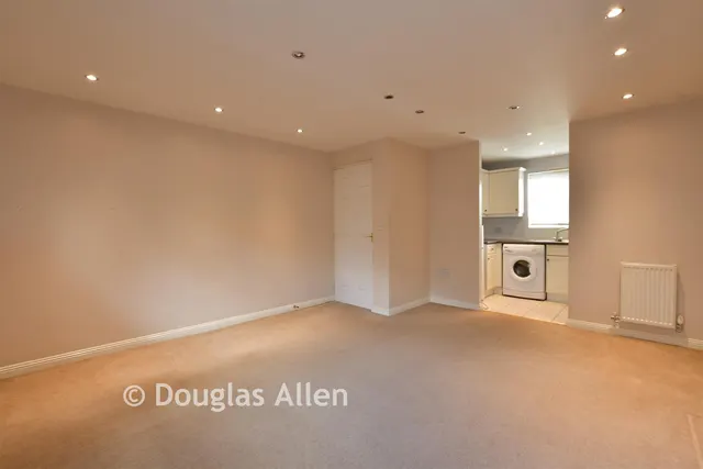 Nightingale Crescent, Harold Wood, RM3, photo 3