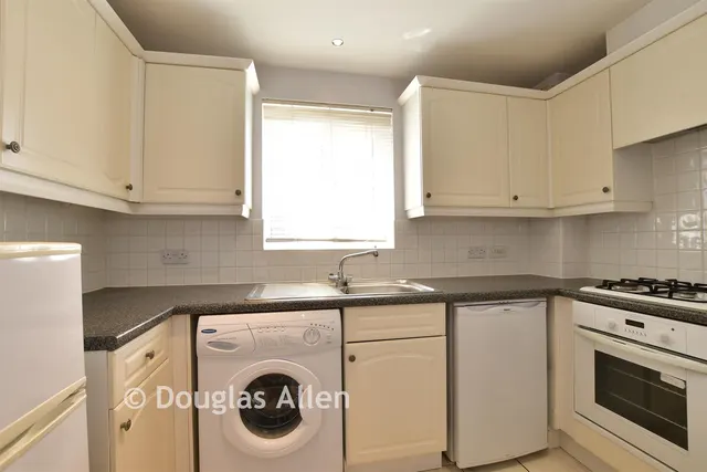 Nightingale Crescent, Harold Wood, RM3, photo 2