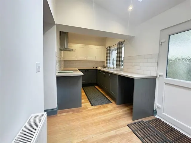 North Road, Porth, CF39, photo 3