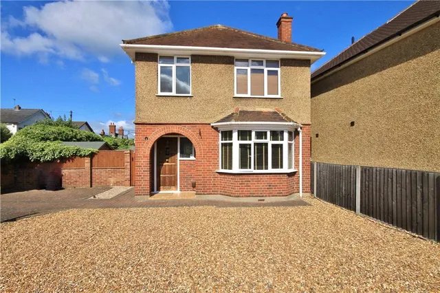 Marsh Lane, Addlestone, KT15, photo 1