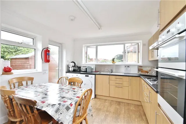 Marsh Lane, Addlestone, KT15, photo 2