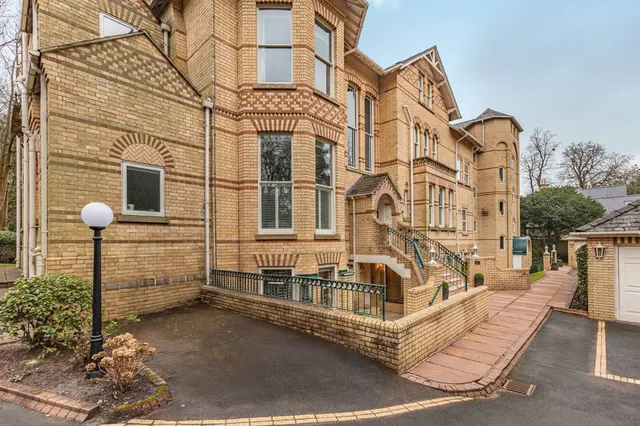 West Lynn Devisdale Road, Altrincham, photo 3