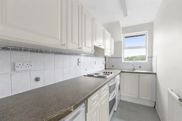 Totteridge Road, High Wycombe, HP13, photo 3