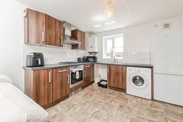 Spindle Close, Dewsbury, WF12, photo 2