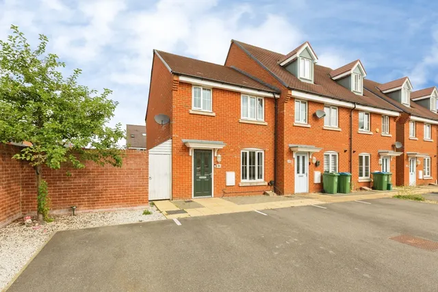 Merton Close, Aylesbury, Buckinghamshire, HP18, photo 1