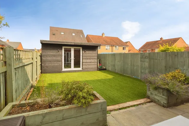 Photo 2 — Merton Close, Aylesbury, Buckinghamshire, HP18