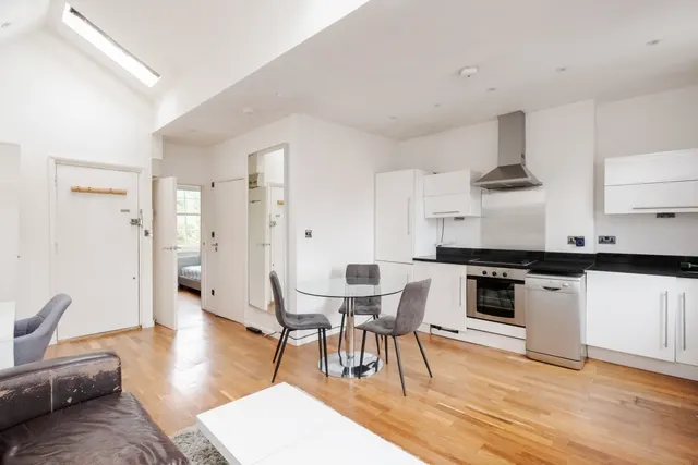 Photo 2 — Canonbury Road London N1