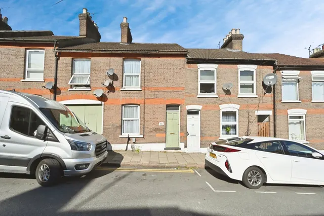 Ashton Road, Luton, Bedfordshire, LU1, photo 1