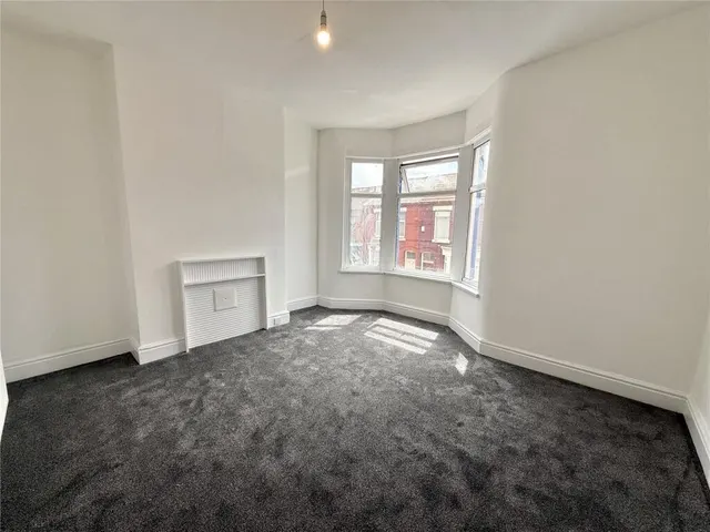 Cowley Road, L4, photo 3