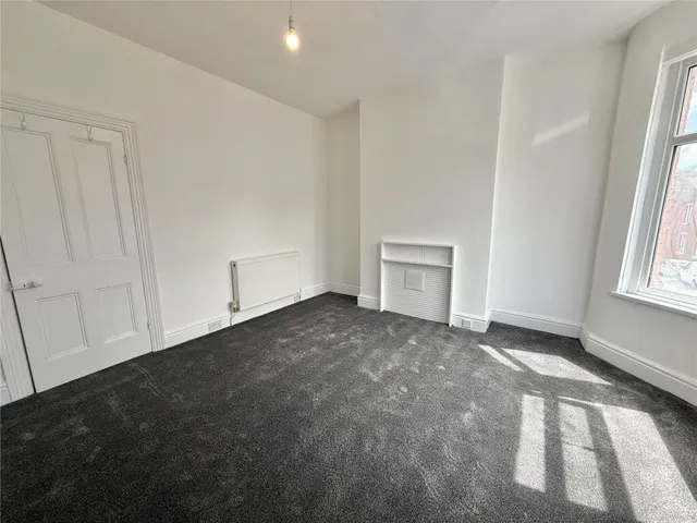 Cowley Road, L4, photo 2