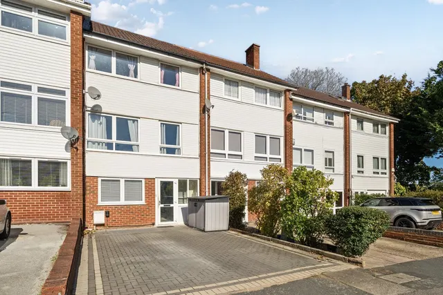 Mead Way, Bromley, BR2, photo 1