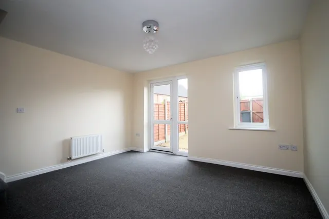 Photo 3 — Whitebeam Way, Nuneaton