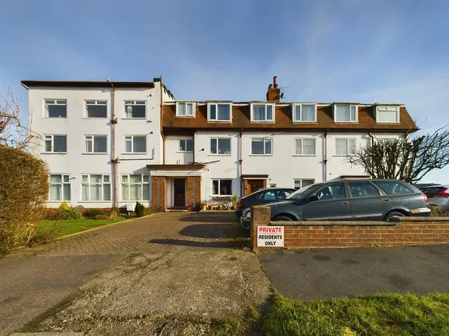 Weydale Avenue, Scarborough YO12 6AH, photo 1