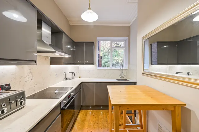 Photo 3 — Flat 2, 92 Milton Park, London