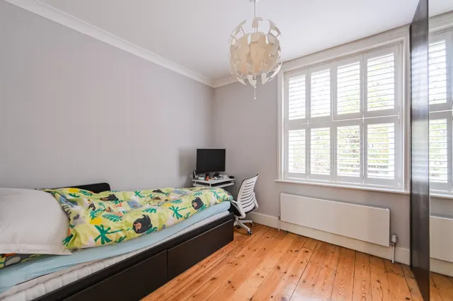 Photo 2 — Flat 2, 92 Milton Park, London