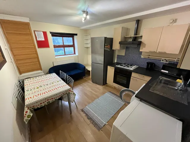 Belle Vue Road, Hyde Park, LS3, photo 1