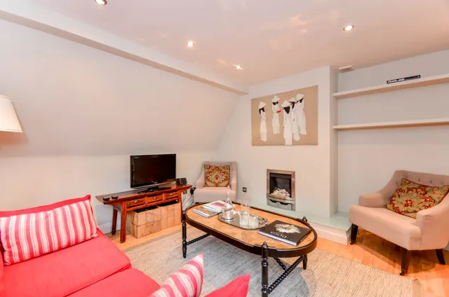 Photo 3 — Flat 3, 35b Kensington High Street, London