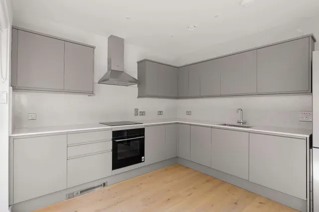 Stonhouse Street, London, SW4, photo 3