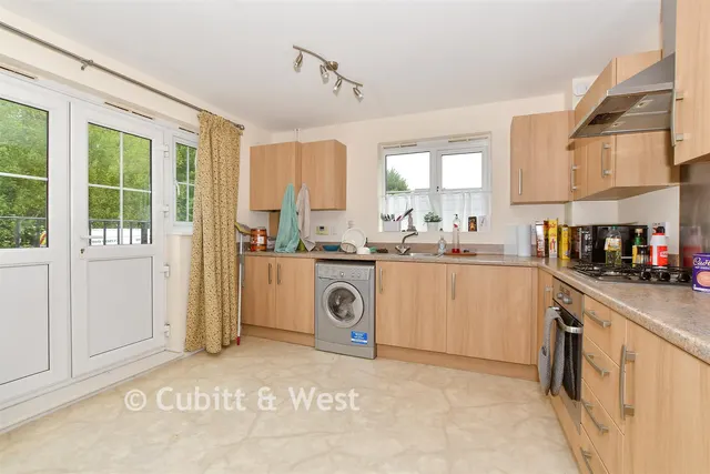 Spiro Close, Pulborough, RH20, photo 2