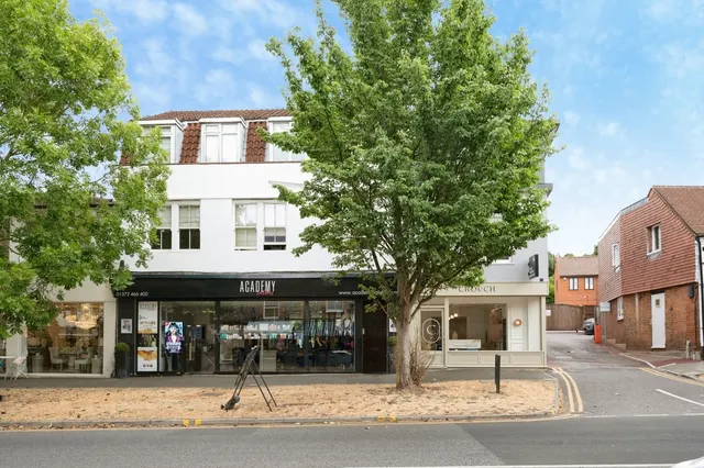 High Street, Esher, KT10, photo 3