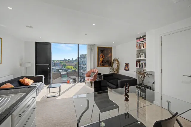 Apartment 405, The Strata, 8 Walworth Road, London, photo 1