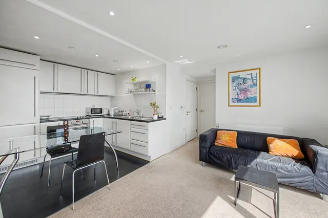 Photo 3 — Apartment 405, The Strata, 8 Walworth Road, London