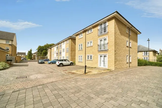 Clifford Drive, Menston, ILKLEY, photo 1