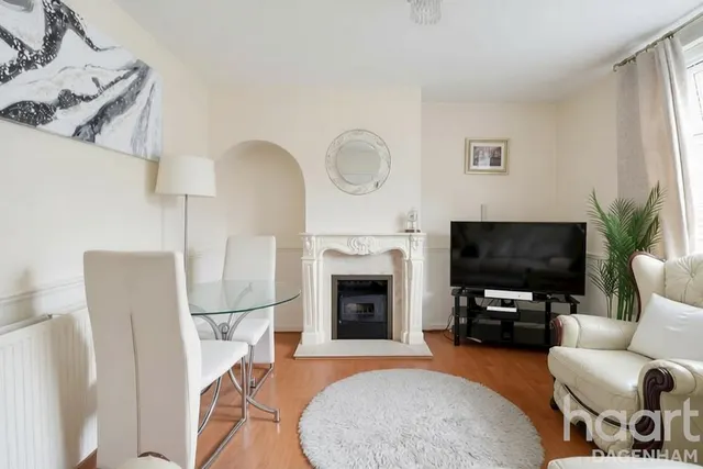 Rowney Gardens, Dagenham, RM9, photo 2