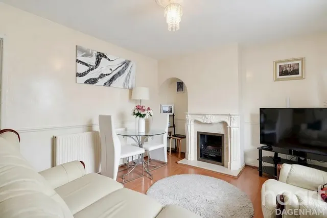 Rowney Gardens, Dagenham, RM9, photo 3