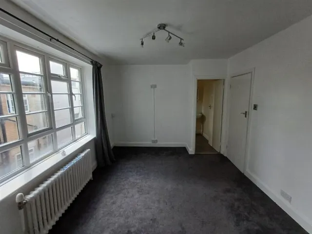 High Street, Guildford, GU1, photo 3