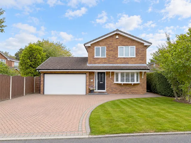 Lambourn Close, Stockport, photo 1