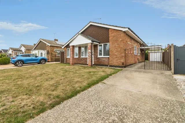 Pennygate Drive, Lowestoft, photo 1
