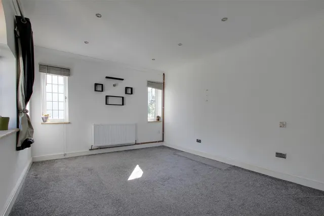 Lansdowne Road, Worthing, photo 1