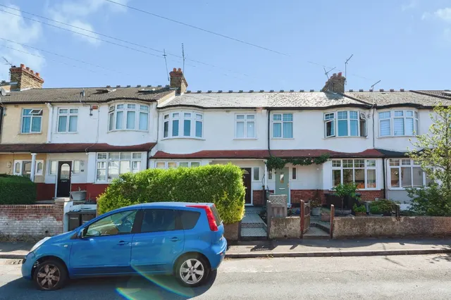 Pinnocks Avenue, Gravesend, DA11, photo 2