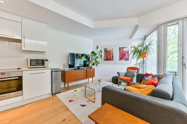 Flat 3, 17 Raydon Street, London, photo 1
