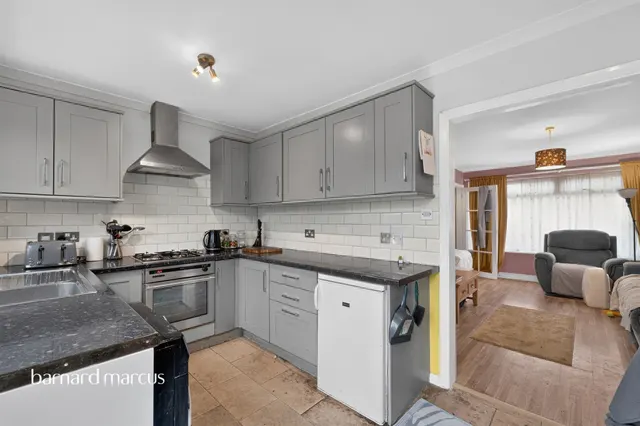 Park Way, Feltham, TW14, photo 3