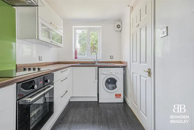 Davids Way, Hainault, IG6, photo 2
