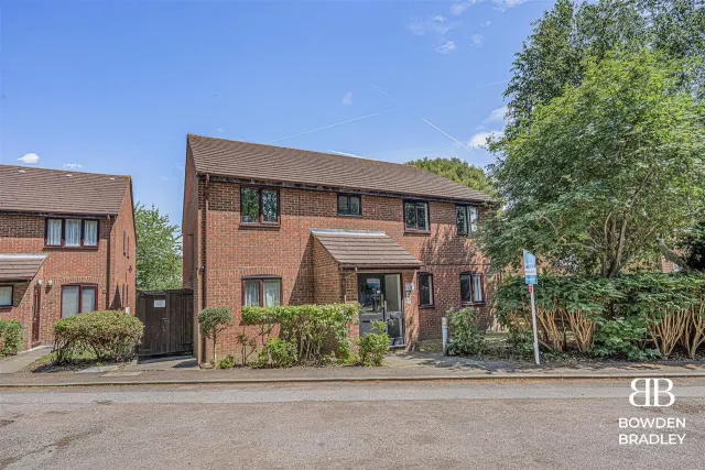 Davids Way, Hainault, IG6, photo 1