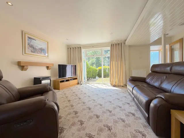 Photo 2 — Pentland Gardens, Compton, Wolverhampton, WV3