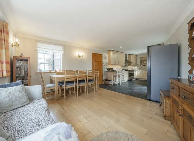 Halliford Road, Sunbury-On-Thames, TW16, photo 3