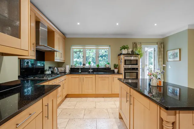 Photo 3 — Chiltern Hills Road, Beaconsfield, HP9