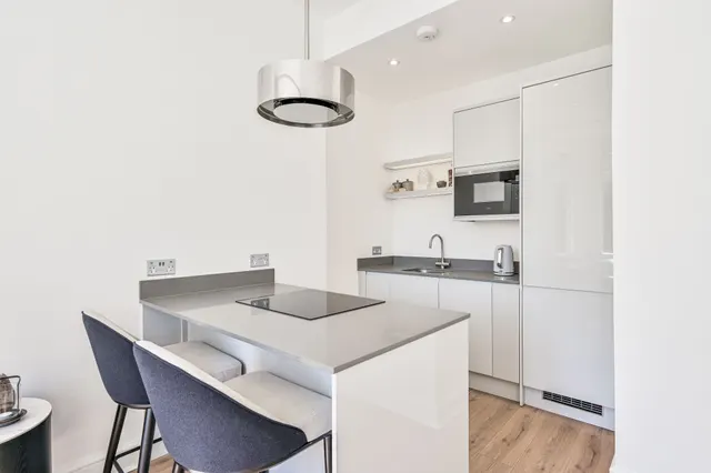 London, NW3, photo 3
