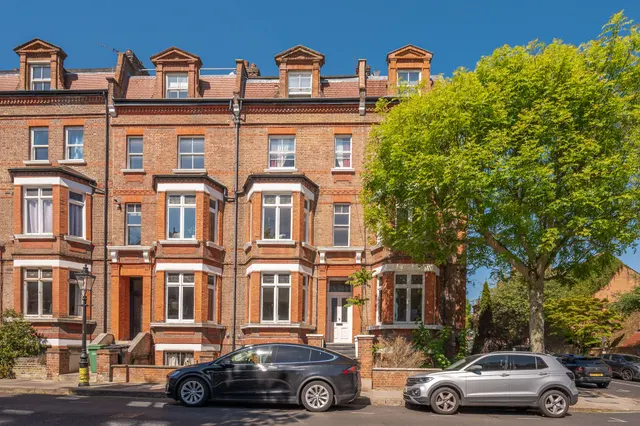London, NW3, photo 1