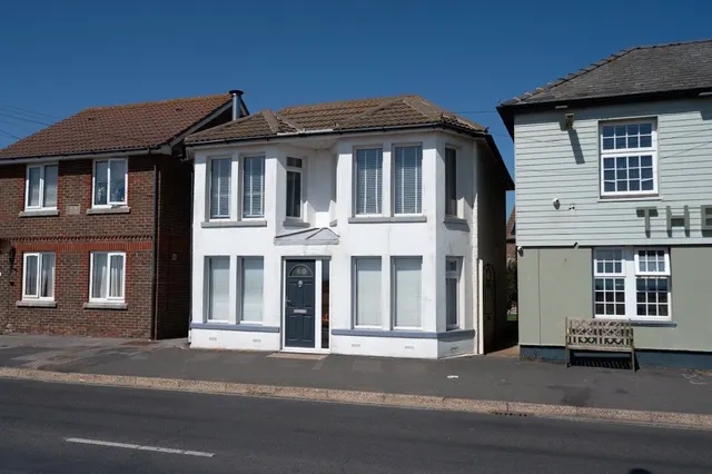 Sea Front, Hayling Island, PO11, photo 1
